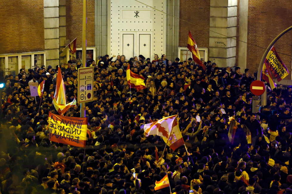 مشروعا العفو والاتفاق المالي مع الانفصاليين يثيران الغضب في إسبانيا