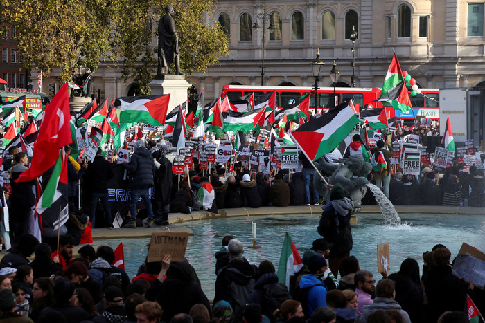 شرطة بريطانيا تتأهب مع توقع مشاركة حشود ضخمة في مسيرة داعمة للفلسطينيين اليوم