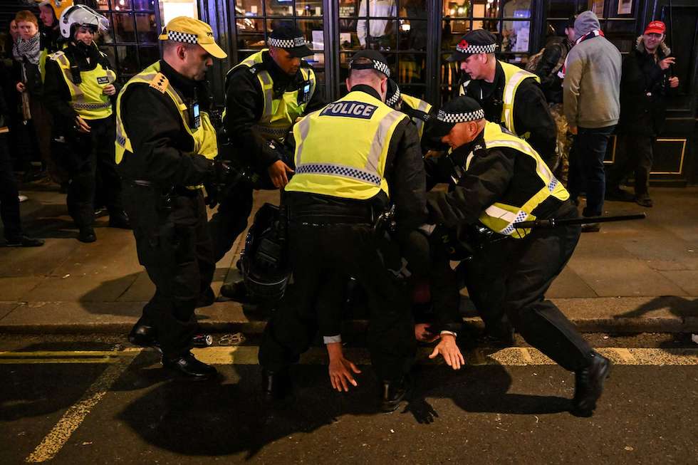 الشرطة البريطانية توجه اتهامات إلى 7 أشخاص بعد احتجاجات أمس