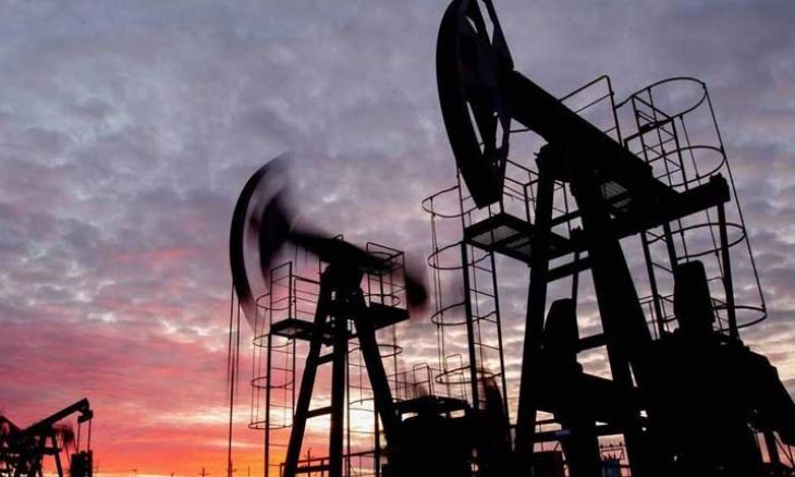 النفط يتراجع وسط تشكك حول تخفيضات إمدادات أوبك+