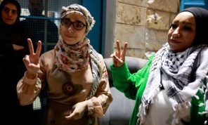 “شرطة المشاعر الإسرائيلية” للمحررين الفلسطينيين وأهاليهم: “فرحتكم جريمة”
