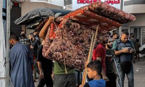 نازحو غزة : نتنفس رائحة الموت ثانية بثانية