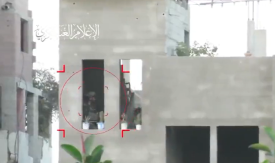 “كتائب القسام” تنشر فيديو لاستهداف منزل تحصن به جنود إسرائيليون شمالي غزة- (شاهد)