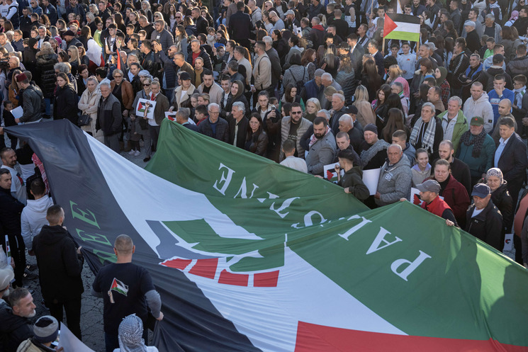 مظاهرات حاشدة في مدن صربية تنديدا بالعدوان الإسرائيلي على غزة