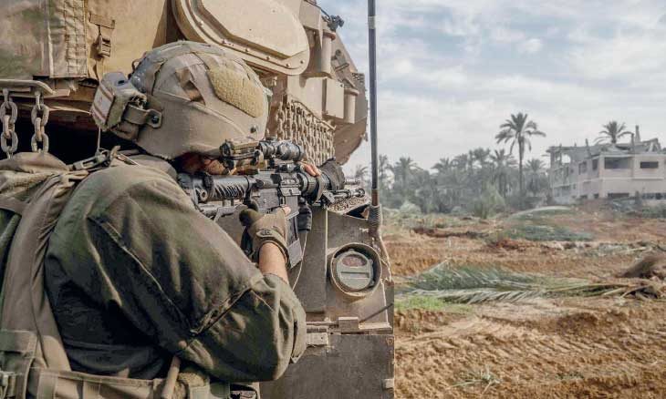 قائد كتيبة إسرائيلي واصفاً جنود “القسام”: يلتفون حولنا 360 درجة.. ولا نراهم