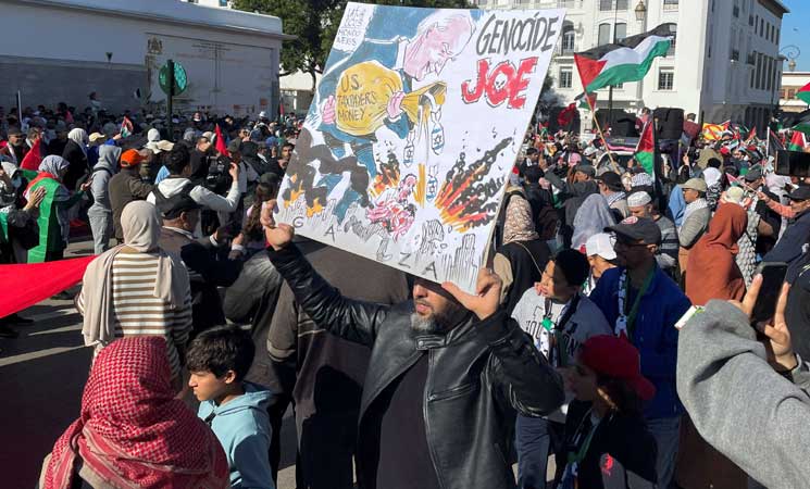 آلاف المغاربة يتظاهرون في الرباط تضامنا مع غزة 11ipj-5