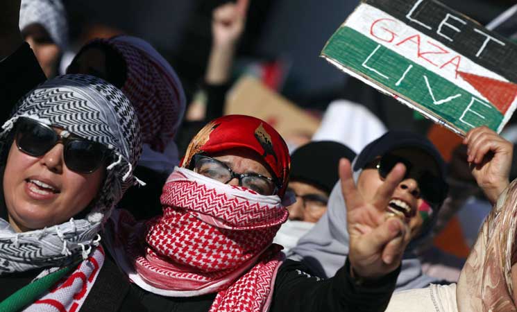 آلاف المغاربة يتظاهرون في الرباط تضامنا مع غزة 16ipj-2