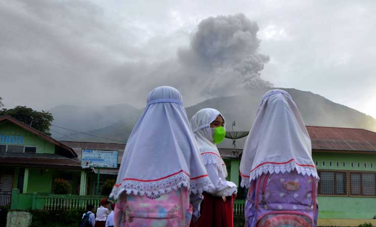 11 قتيلا على الأقل جراء ثوران بركان في إندونيسيا- (صور)