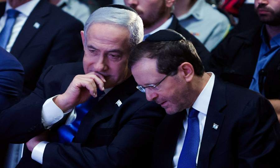 نتنياهو وهرتسوغ يحاولان إبقاء الإسرائيليين حول “موقدة القبيلة”