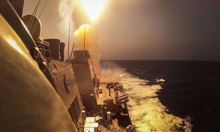 البحرية الأمريكية تستخدم الصواريخ الباليستية المضادة للسفن خلال اشتباكات مع جماعة الحوثي في البحر الأحمر
