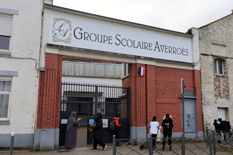 فرنسا ستوقف تمويلها لأكبر مدرسة ثانوية إسلامية وسط مخاوف من حملة قمع أوسع