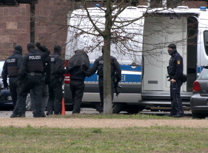 اعتقال 4 أشخاص بعد إطلاق نار خارج حانة في غرب ألمانيا