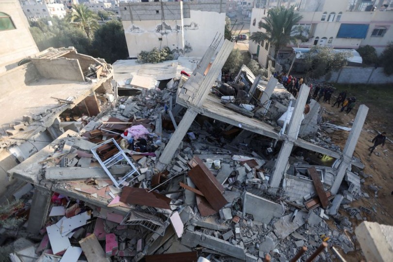 في خرق لكل الأعراف.. الكشف عن إقامة إسرائيل لـ “غوانتانامو جديد” جنوب قطاع غزة 