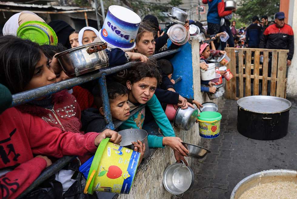 أطفال غزة يتضورون جوعا.. وتحذيرات أممية من مجاعة