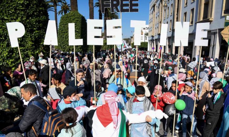 135 تظاهرة تضامنية مع فلسطين في المغرب خلال يوم واحد.. وسياح أجانب ينضمّون إلى “مبادرة رمزية” في أغادير- (صور)