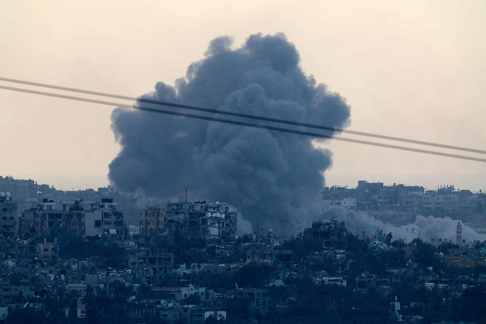 مسؤولون فلسطينيون: استشهاد ما لا يقل عن 16 فلسطينيا في ضربة جوية إسرائيلية