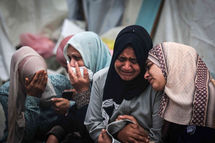 منظمة الصحة العالمية تنقل شهادات مروّعة عن قصف مخيم المغازي في غزة- (فيديوهات)
