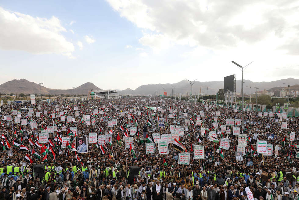 للجمعة 12.. آلاف اليمنيين يجددون دعمهم لفلسطين “الأمريكي لن يوقفنا”- (صور وفيديو)