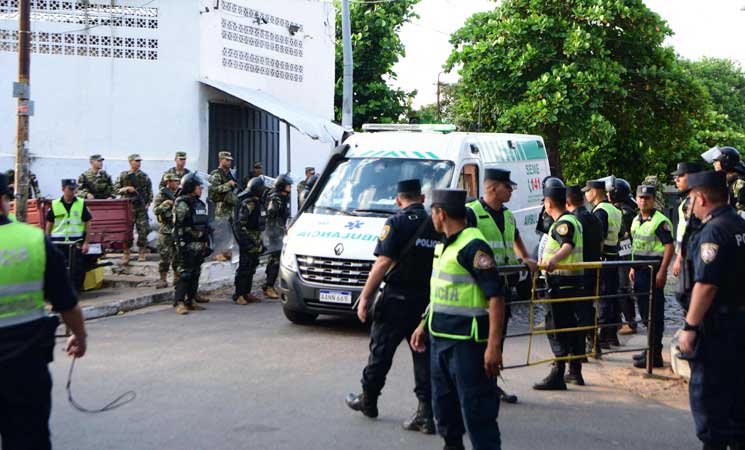 12 قتيلا على الأقل في باراغواي خلال عملية نقل زعيم عصابة إلى سجن آخر- (صور وفيديو)