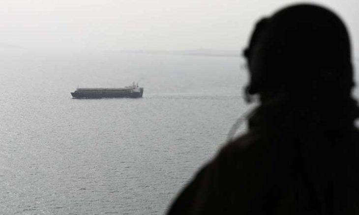 تبادل إطلاق نار بين حراس ناقلة نفط مع مسلحين على متن قارب بالقرب من اليمن
