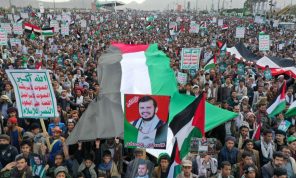 صاندي تايمز: ماذا تعني هجمات الحوثيين على السفن في البحر الأحمر؟ وهل لدى الغرب خطة للرد عليهم؟