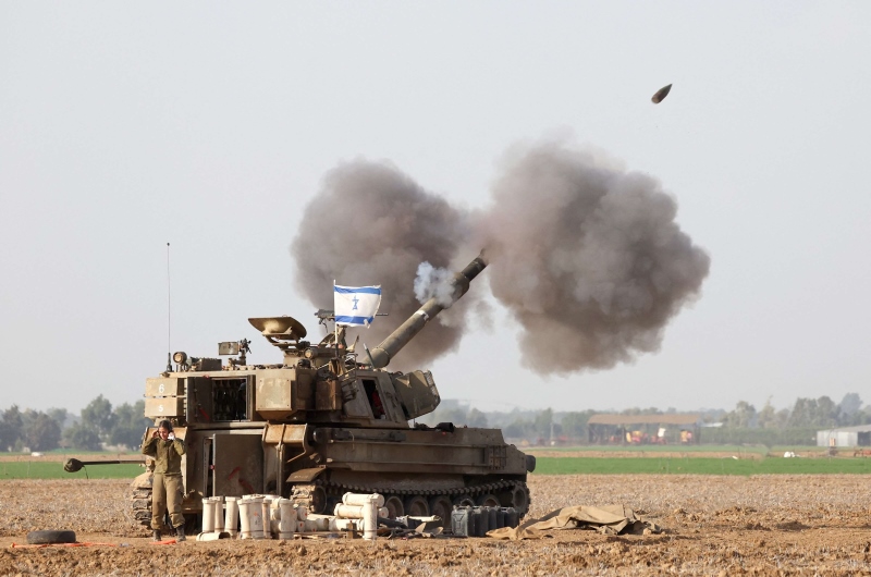 قذيفة مدفع تعصف بمجندة إسرائيلية أثناء إطلاق النار على غزة- (شاهد)