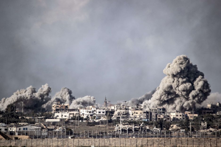 قصف مدفعي إسرائيلي مكثف شمالي قطاع غزة.. وحصيلة الشهداء ترتفع إلى 17 ألفا و700 شهيد- (فيديو)