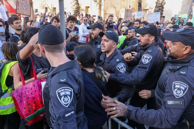 الشرطة الإسرائيلية تفرق متظاهرين أغلقوا مدخل الكنيست- (فيديوهات)
