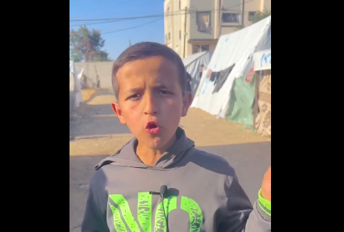 طفل فلسطيني يوجه رسالة لبلينكن: طائراتكم تقتلنا- ( فيديو)