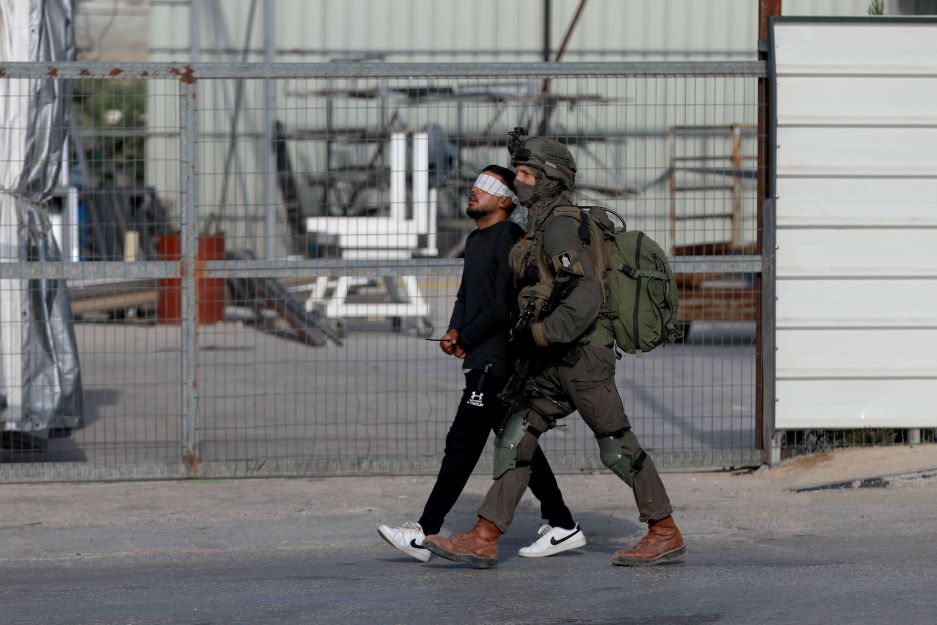 ارتفاع عدد المعتقلين الفلسطينيين في الضفة الغربية إلى 5680 منذ 7 أكتوبر