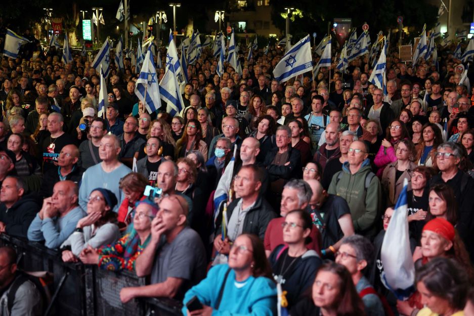 آلاف الإسرائيليين يطالبون بحل الكنيست وإجراء انتخابات مبكرة- (فيديو)
