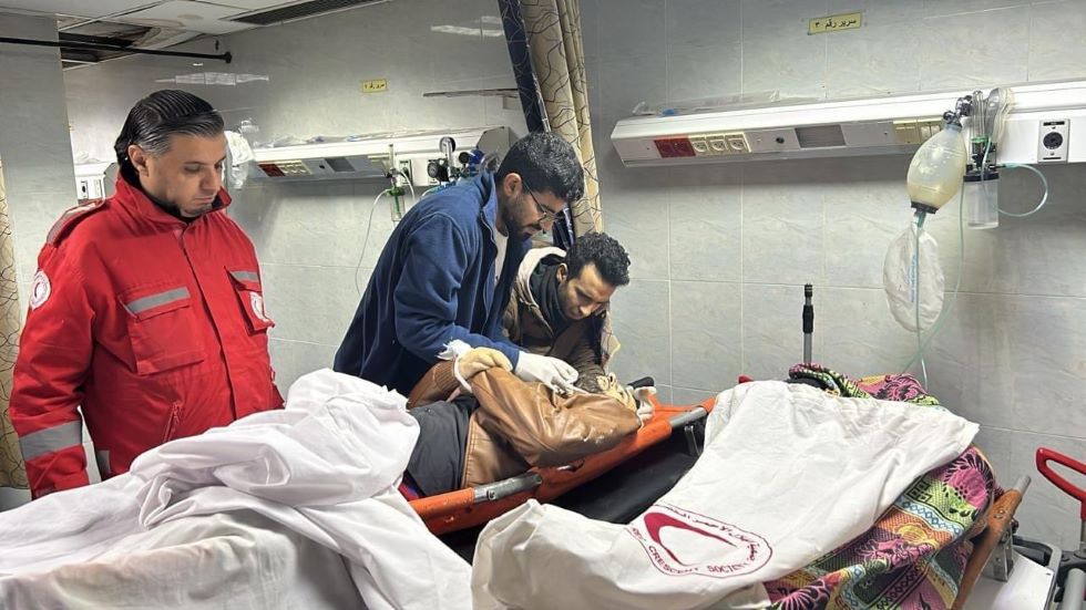الهلال الأحمر: إسرائيل تستهدف كل متحرك قرب مشفى الأمل بخان يونس- (صور وتدوينة)