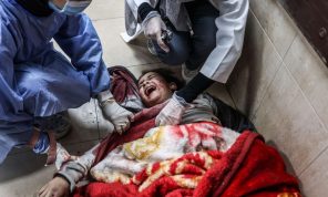 شهداء وإصابات في غارات إسرائيلية على دير البلح وحي الرمال ومخيم النصيرات في غزة- (صور)