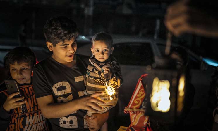 فوانيس رمضان حاضرة على أرصفة غزة المدمرة 17ipj