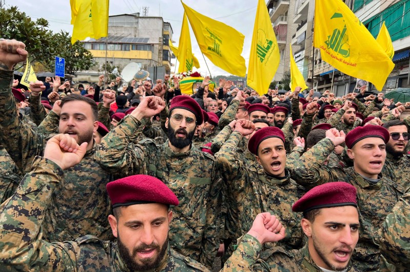 استطلاع: غالبية الإسرائيليين يؤيدون استمرار الهجمات ضد “حزب الله”