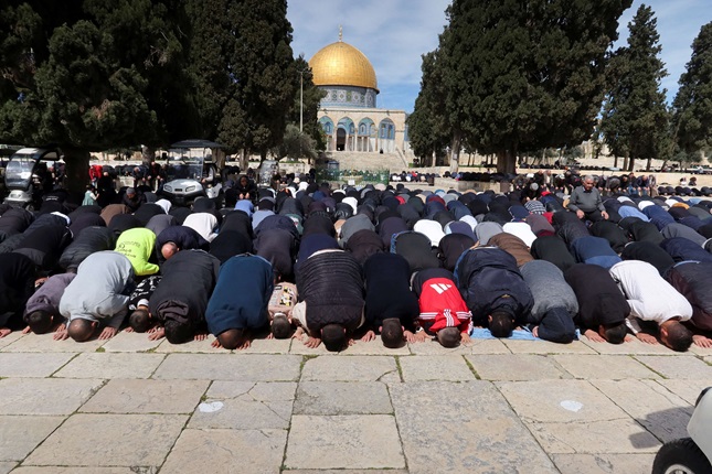 الملك عبد الله الثاني: نتنياهو هو المسؤول عن محاولة المساس بحق الفلسطينيين بالتعبّد في “الأقصى”