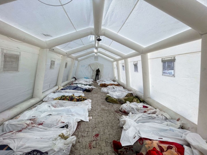 10 شهداء في قصف إسرائيلي على محيط المستشفى الأوروبي بغزة.. وجرحى خلال محاولة للوصول إلى المساعدات- (فيديو)