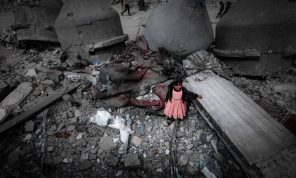 استشهاد طفلة وإصابة آخرين في غارة إسرائيلية شمال رفح