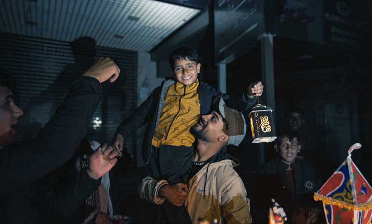 فوانيس رمضان حاضرة على أرصفة غزة المدمرة 9ipj-2