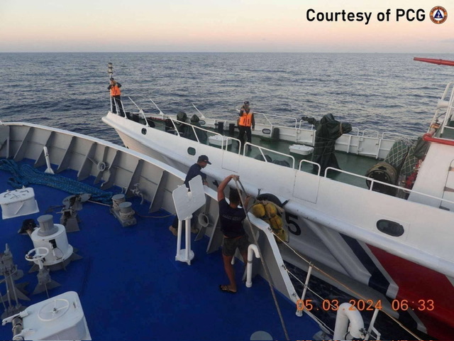 حادث تصادم بين سفينتين عسكريتين فيليبينية وصينية في بحر الصين الجنوبي