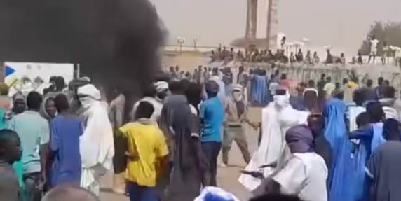 الجيش الموريتاني يتدخل لفرض الأمن ووقف الانفلات في مدينة باسكنو- (فيديو)