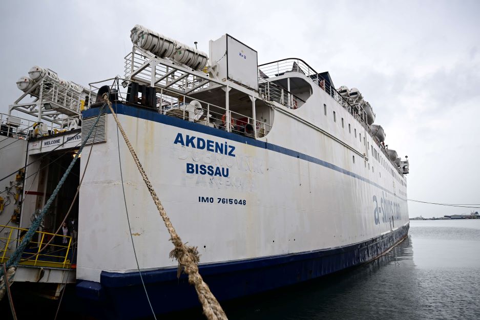 نشطاء: توقف أسطول مساعدات لغزة بعد سحب غينيا بيساو علمها من سفينتين