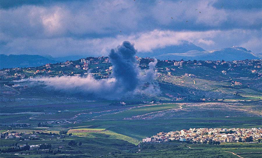 لبنان: الجنوبيون يتحدون الخطر الإسرائيلي ويتوجهون إلى القرى الحدودية لتمضية عيد الفطر