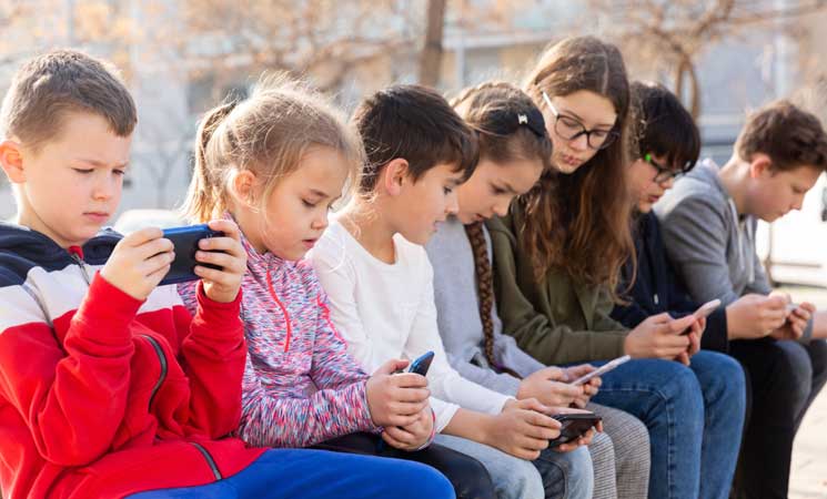 ثلث أطفال بريطانيا بين سن الخامسة والسابعة يستخدمون الشبكات الاجتماعية