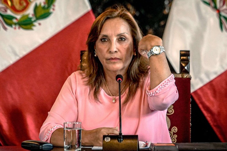 النيابة العامة في البيرو تستجوب رئيسة البلاد في فضيحة ساعات روليكس