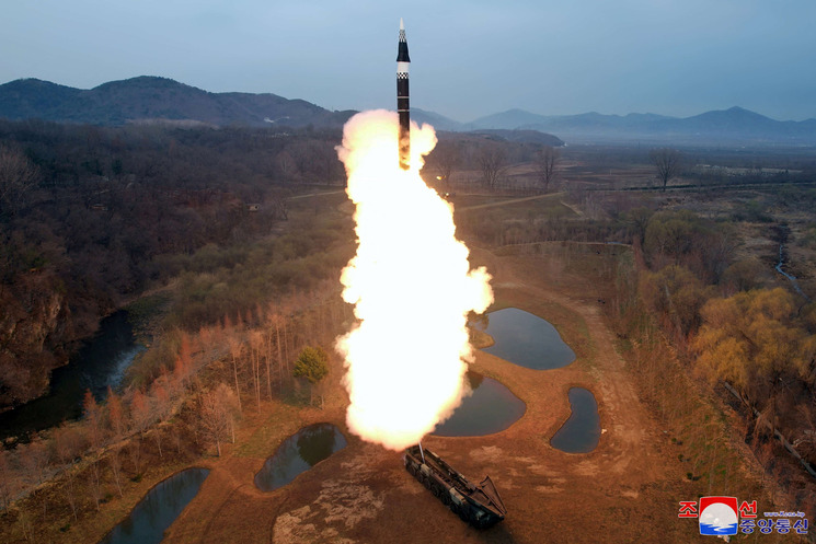 كوريا الشمالية تختبر “رأسا حربيا كبيراً جدا”