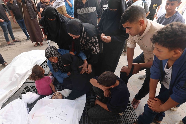 استشهاد فلسطيني وإصابة 40 بقصف إسرائيلي لمنزل وسط غزة