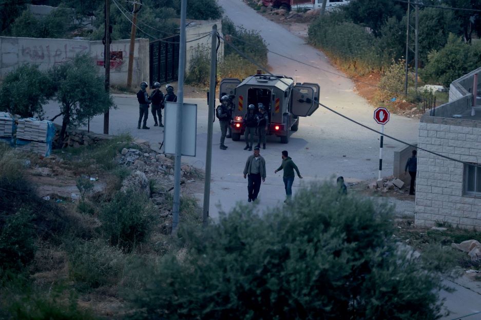 إسرائيل تسلم جثماني فلسطينيين قتلهما مستوطنون بالضفة الغربية- (صور)