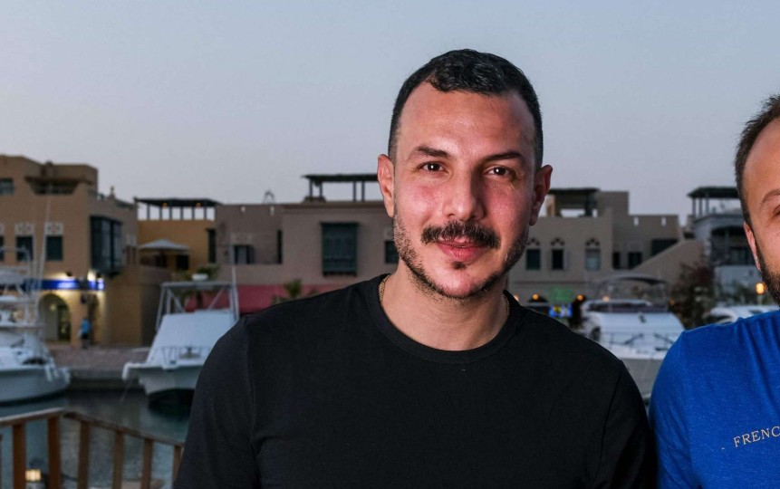 باسل خياط يتحدث عن طفولته: “كنت كومبارس”- (فيديو)