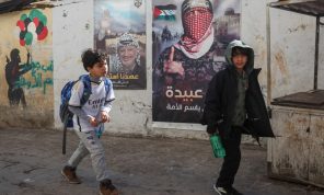 الغارديان: شعبية حماس تتزايد وسط المخيمات الفلسطينية في لبنان.. واحتفاء برموز المقاومة في غزة
